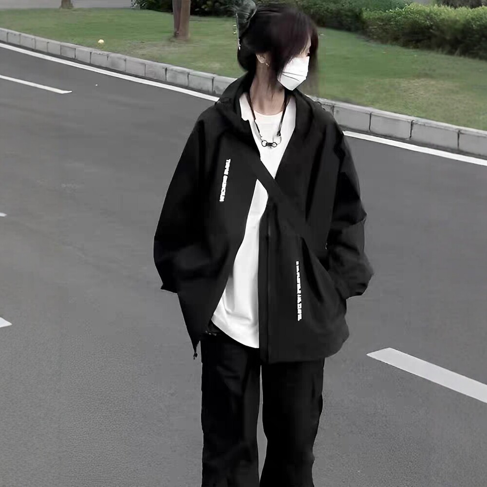 黑色冲锋衣外套女春夏款美式新款字母宽松薄款防风连帽夹克ins潮