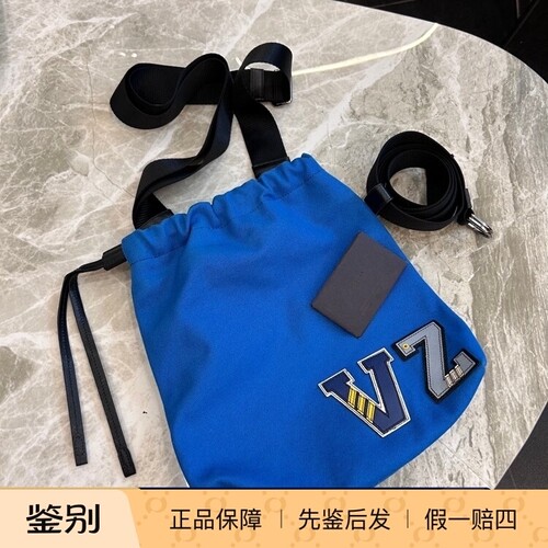 润物汇 99新PRADA普拉达蓝色帆布单肩斜挎包 腰包 男女通用包包