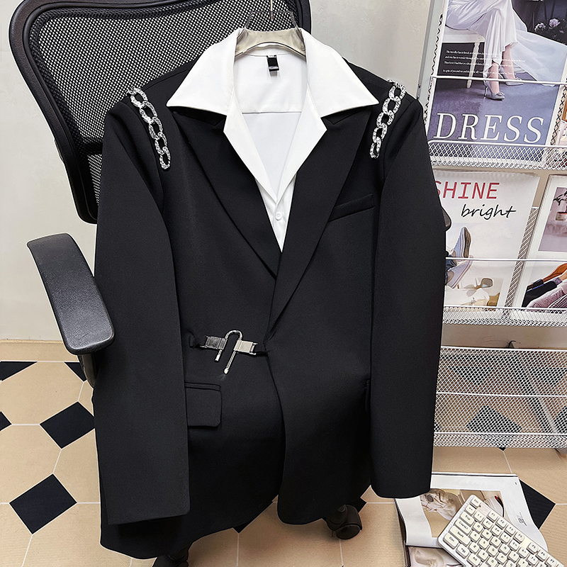 锁扣+带钻装饰休闲小西装