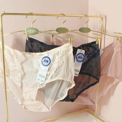 蕾丝无痕透气中腰平角裤女