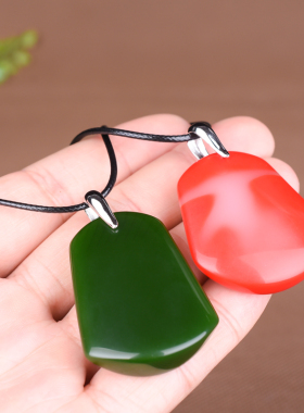 新疆和田碧玉平安无事牌男女款鸡血石玉项链红玉平安牌毛衣链