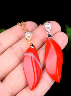 新疆和田玉随形玉坠 鸡血红玉吊坠 网红女款银镶嵌白玉挂件项链