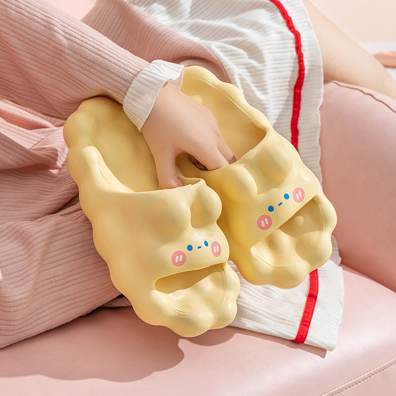 居洗澡防滑家用情侣踩屎感凉拖女