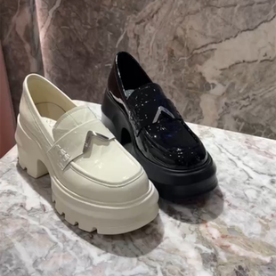 爱诗薇女鞋2026春季新款厚底乐福鞋漆皮松糕底德比鞋通勤皮鞋百搭