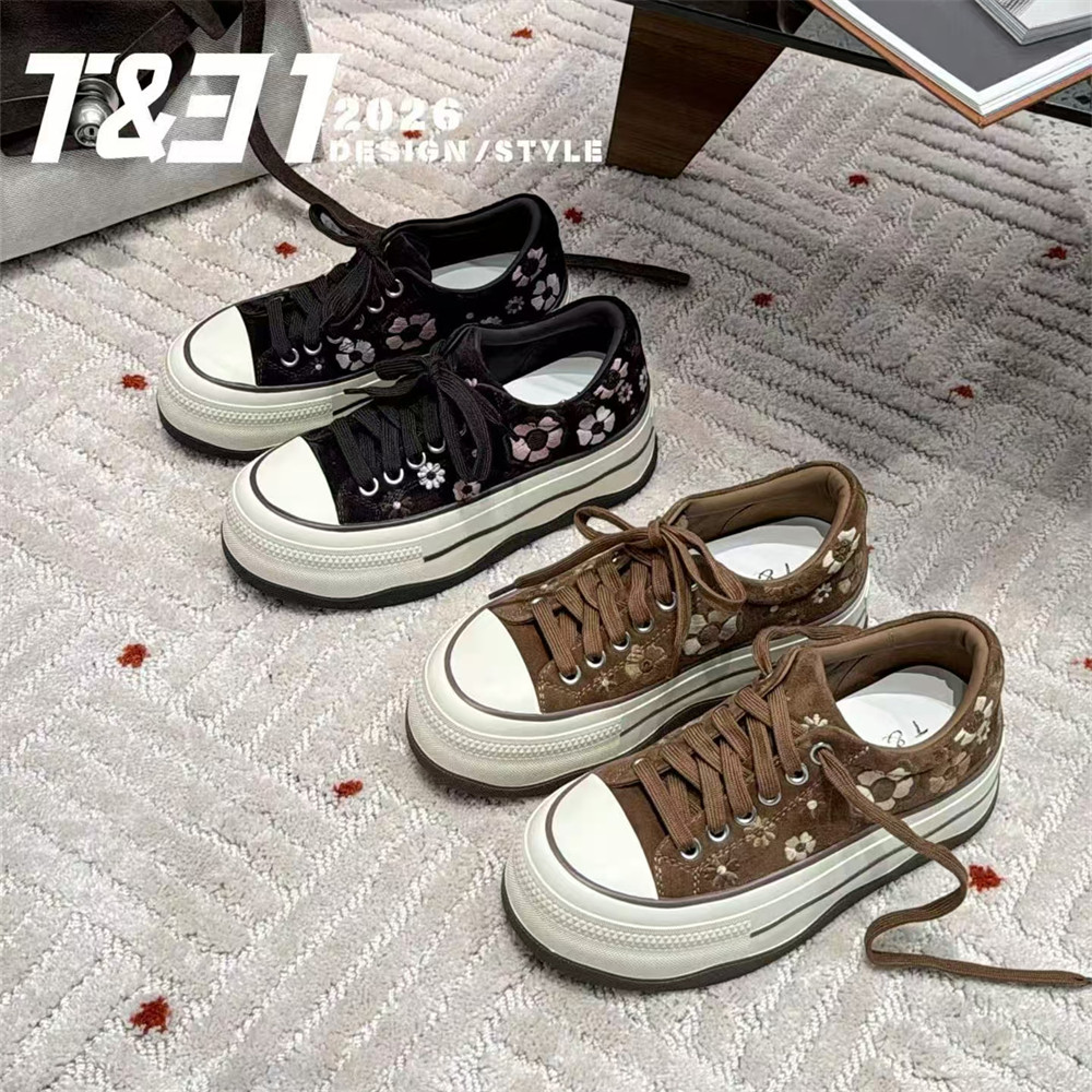 T31女鞋2026秋季新款重工刺绣花朵厚底板鞋系带休闲鞋民族风百搭