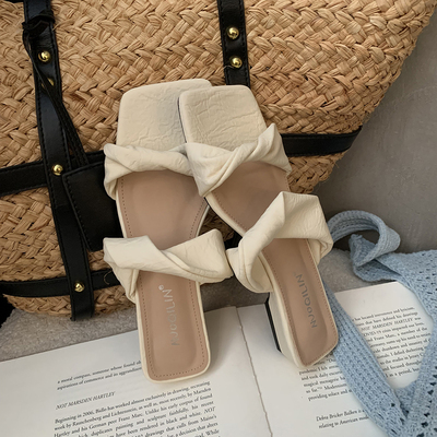 配裙子仙女风缎面凉鞋一字带露趾拖鞋女夏外穿法式绝美粗低跟凉拖
