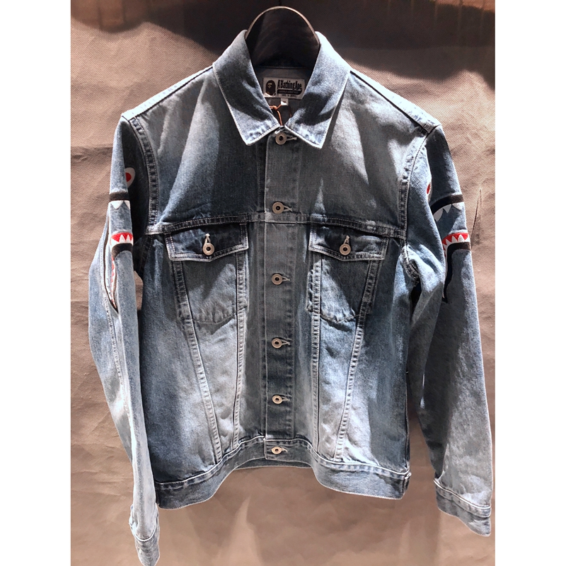 【海龟】香港代购IT BAPE 18春男 刺绣鲨鱼图案水洗做旧牛仔夹克