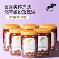 [Перводушные большие цветы нелегко заблокировать ванну] Лепестки розовых лепестков в салоне в спа-ванне.