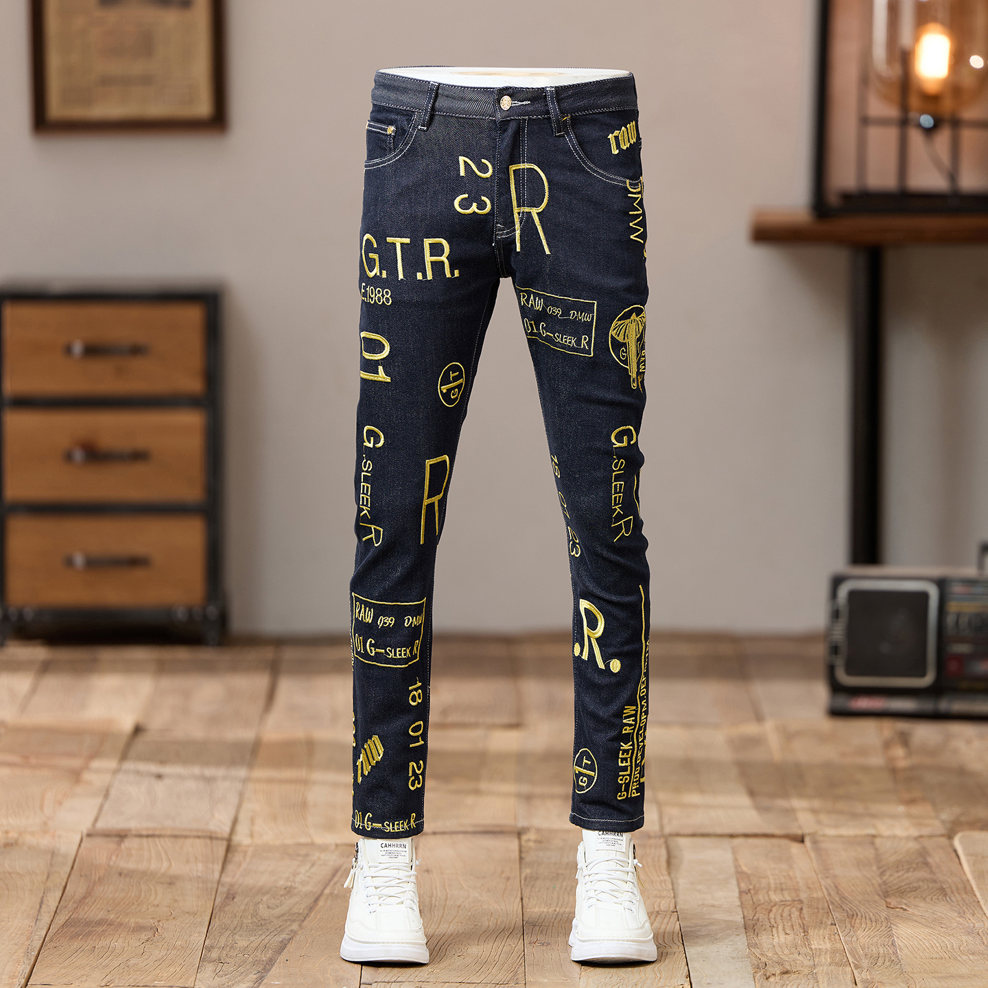 香港陈冠希黑色牛仔裤男士日系港风潮牌痞帅美式字母刺绣修身小脚