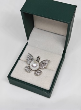 天然淡水镜面近无瑕正圆珍珠蝴蝶通体纯银万能扣吊坠节日礼物礼盒