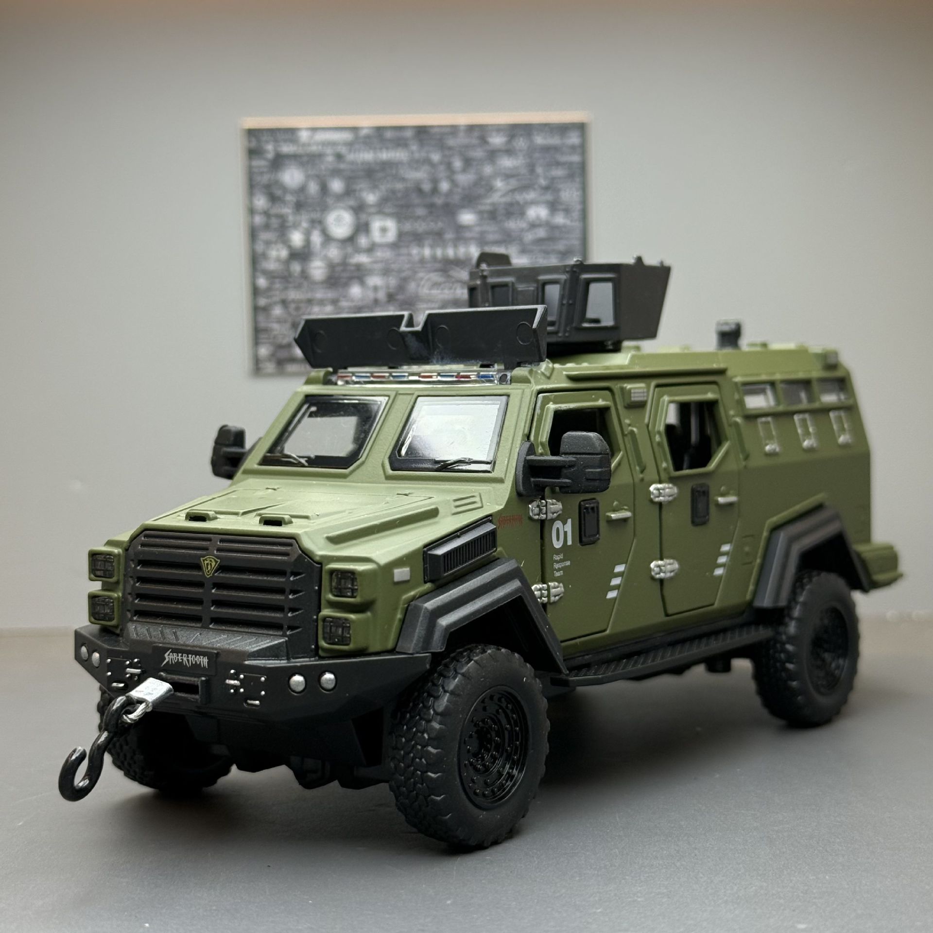 132剑齿虎街车版越野车合金车模
