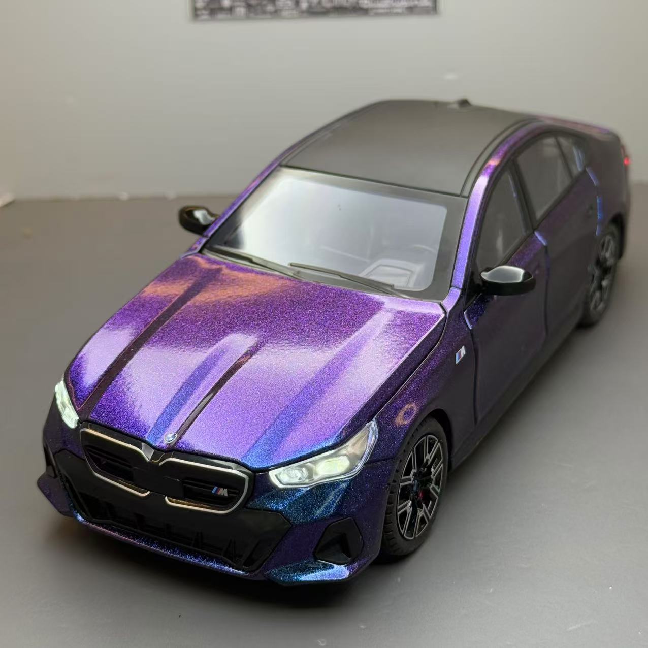 124宝马5系i5M60合金汽车模型