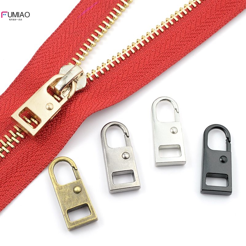 可爱儿童小号衣服外套拉锁