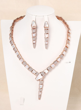 2023新款冬季套装蛇形镂空设计时尚感奢华气质优雅项链女工厂