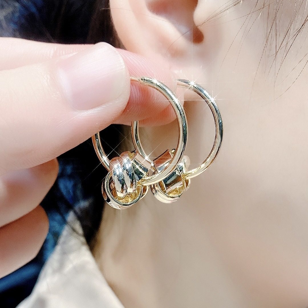 2023新款百搭冷淡风耳圈设计师款金属管高级感潮流气质耳环女,饰品/流行首饰/时尚饰品新,其它首饰,淘宝优惠券,粉丝福利购,淘宝优惠卷