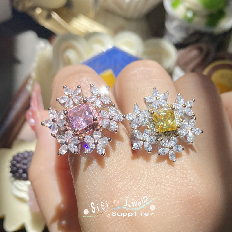 Sisi樱花树下 镀18K金 小众设计高定珠宝 阿斯切公主方粉雏菊指环