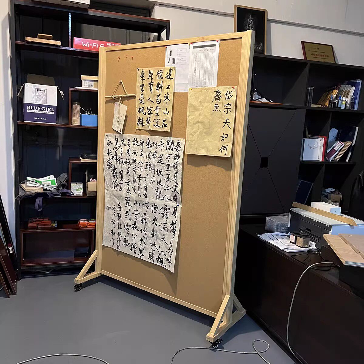 实木边框双面软木白板吸磁移动办公告栏教学培训大型展示架定制