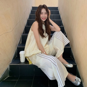 小清新少女无袖背心女夏季2025新款圆领宽松遮肚条纹阔腿裤两件套图片
