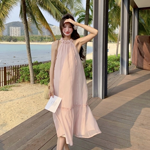 2025新款夏季法式立体花朵露肩领口连衣裙女茶歇海边度假挂脖长裙图片