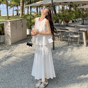 白色温柔系穿搭甜美无袖背心套装女夏季新款森系初恋半身裙两件套图片