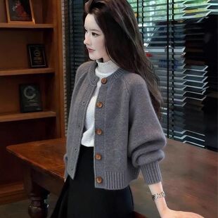 上衣早春毛衣外套百搭2026圆领舒适休闲年大码女装简约新款针织衫