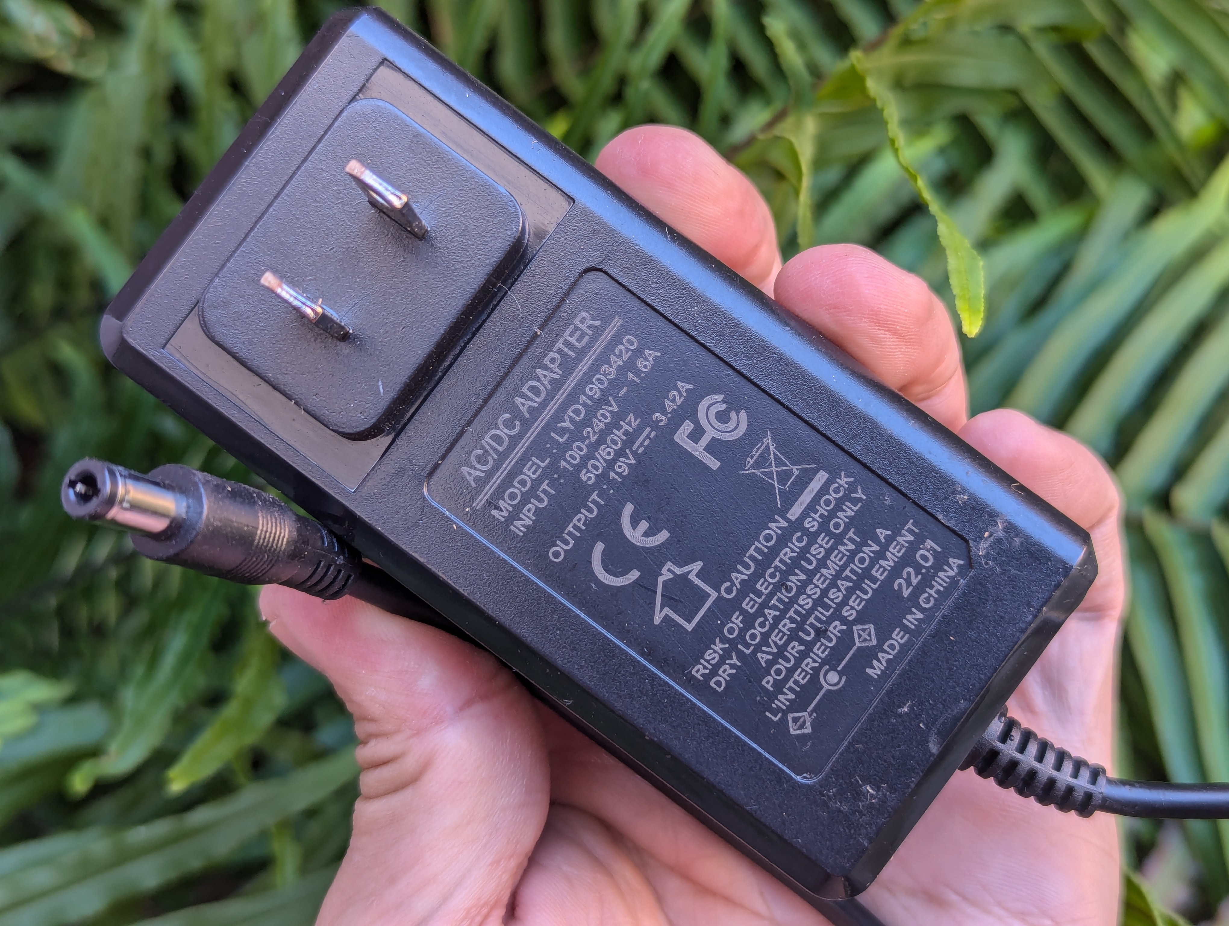 散新19V3.42A3A2A开关电源电脑投影音响显示器电源5.5/2.5接口