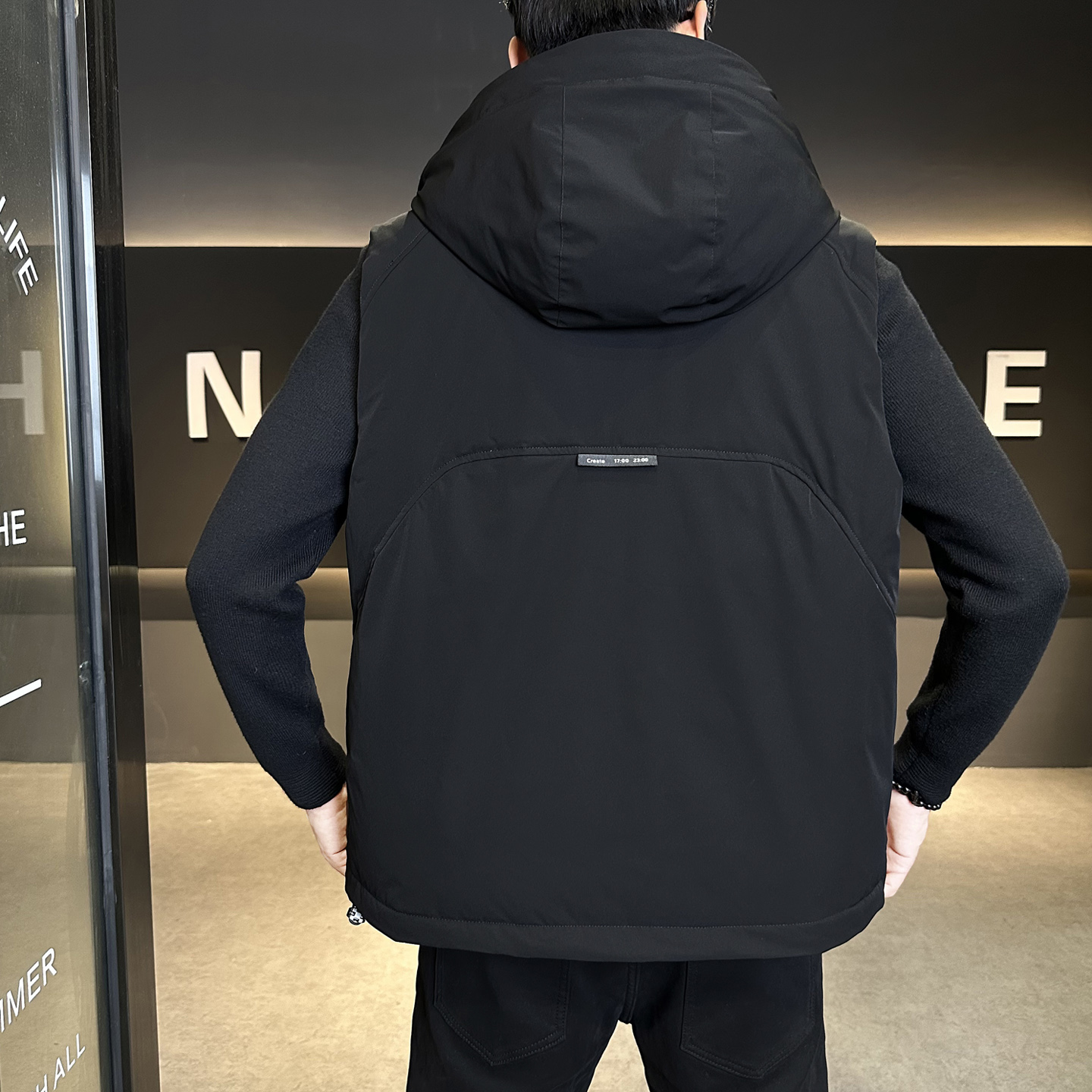 卡其绿色潮牌短款连帽羽绒马甲男