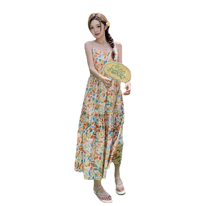海边度假碎花吊带连衣裙女2025夏季新款法式温柔风别致绝美沙滩裙图片