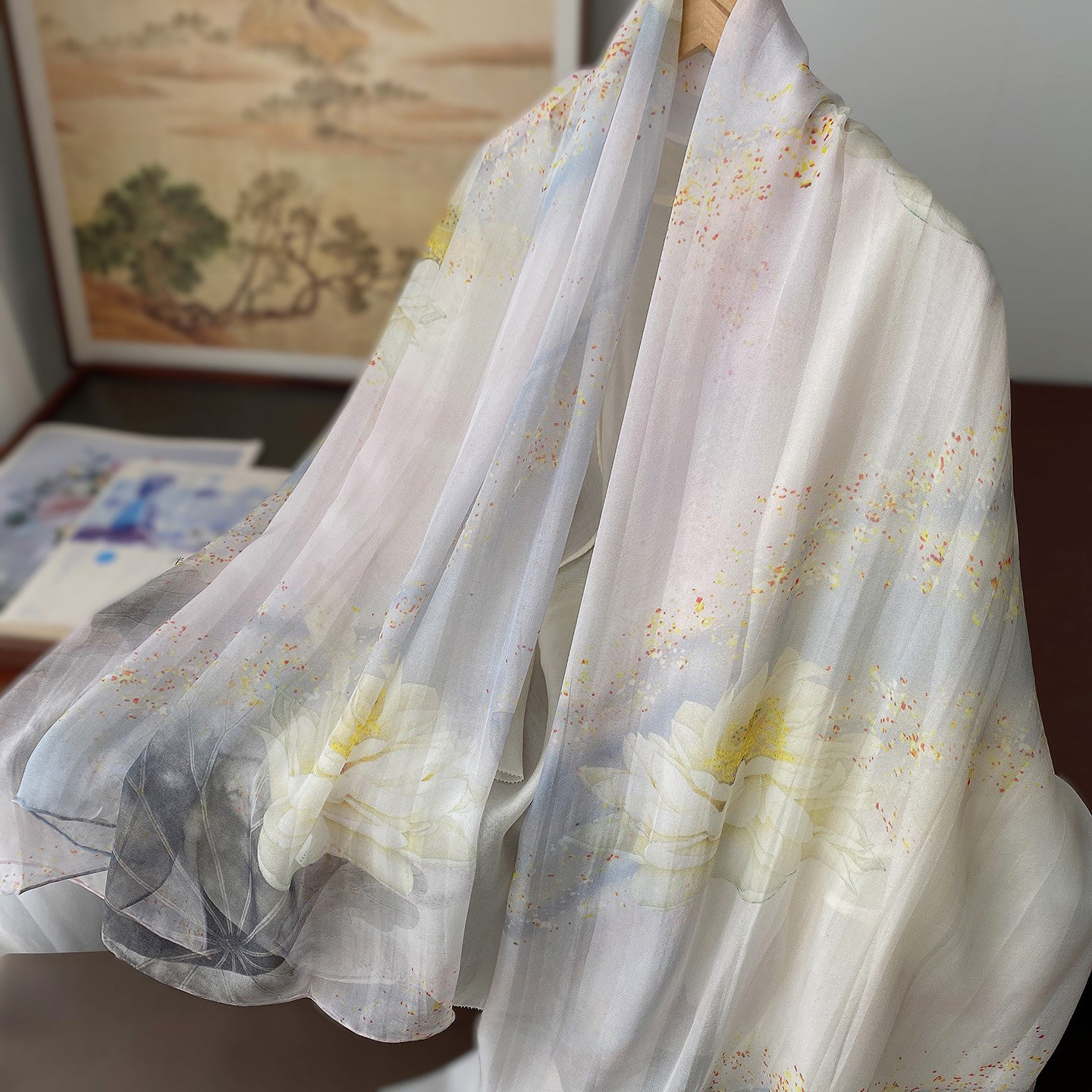清雅莲花国风真丝丝巾飘逸雪纺