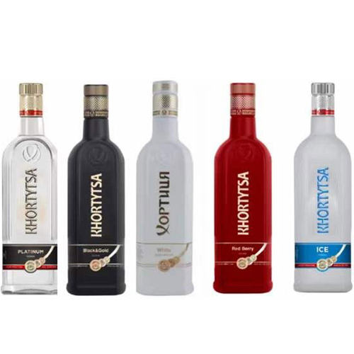 霍尔吉萨伏特加酒黑面包红莓