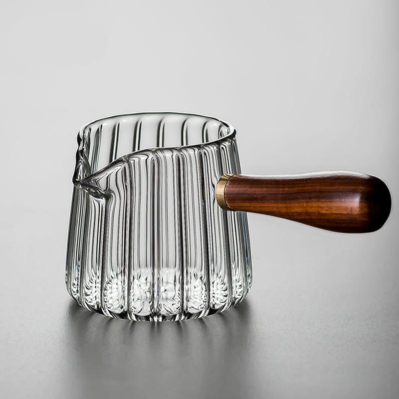 侧把加厚玻璃公道杯倒茶公杯木把耐高温海茶家用花瓣竖纹茶器分杯