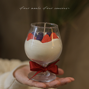 草莓蓝莓香薰蜡烛新年生日礼物fourmealsfourseasons 想我了莓