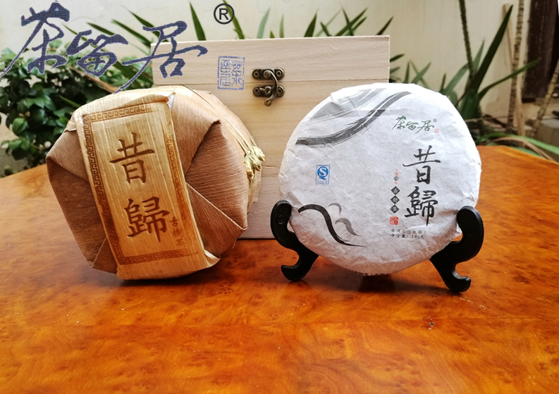 包邮云南普洱茶2017临沧昔归古树生茶100克小饼茶5片送木制礼盒-封面