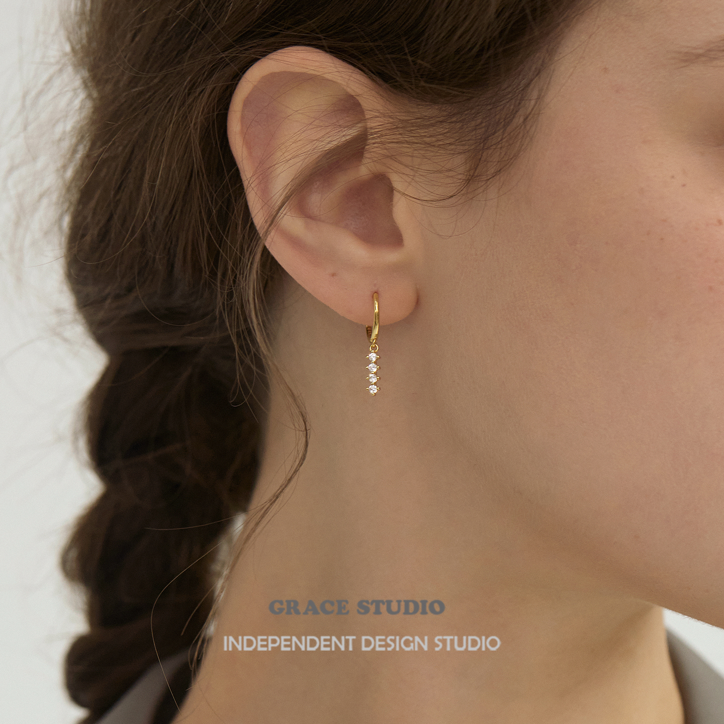 经典一字设计轻奢锆石耳环耳圈