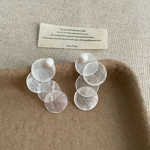 潮流通勤百搭耳环耳饰 精致时尚 度假风贝壳圆片耳钉女法式 轻奢个性