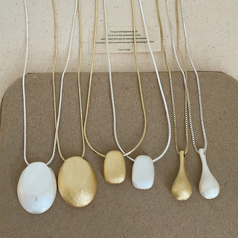 韩系简约ins磨砂拉丝水滴方块吊坠长款项链女轻奢时尚潮流配饰