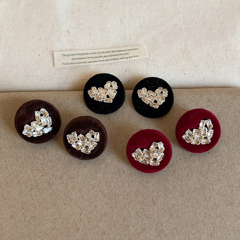 小众设计感碎钻爱心植绒圆形耳钉女港风潮流个性独特时尚耳环耳饰