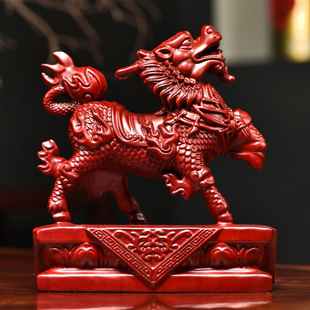 红色的麒麟木雕摆件实木公母火麒麟工艺礼品家居客厅办公室装饰品