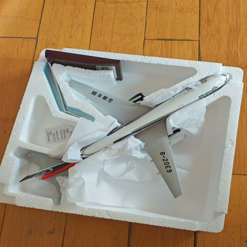 全新顺丰大飞机模型 长36.4厘米感兴趣的话点“我想要”和我私聊