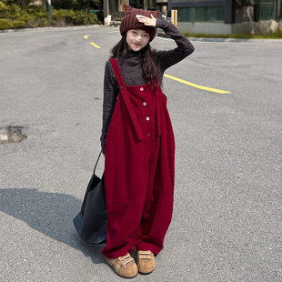 女童超好看炸街裤子2025新款大童女装宽松背带裤秋冬红色吊带长裤
