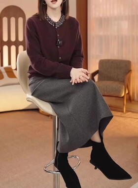 24986大爱美依缘2025秋季新款紫红色圆领烫钻上衣高腰半身裙女装