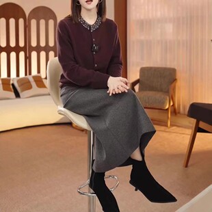 24986大爱美依缘2025秋季新款紫红色圆领烫钻上衣高腰半身裙女装