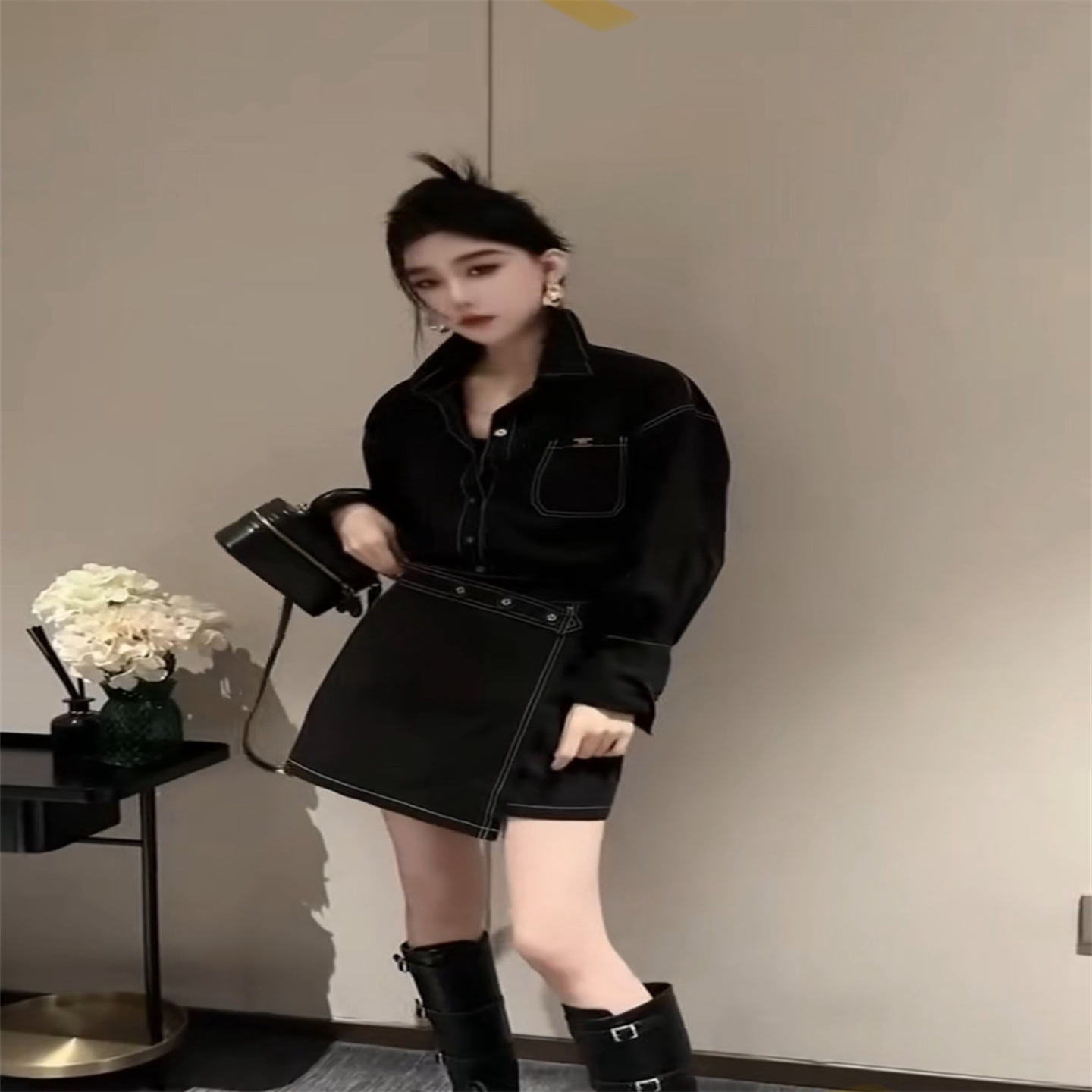 女神范气质网红爆款秋季套装2025高级感简约翻领长袖纽扣衬衫短裙