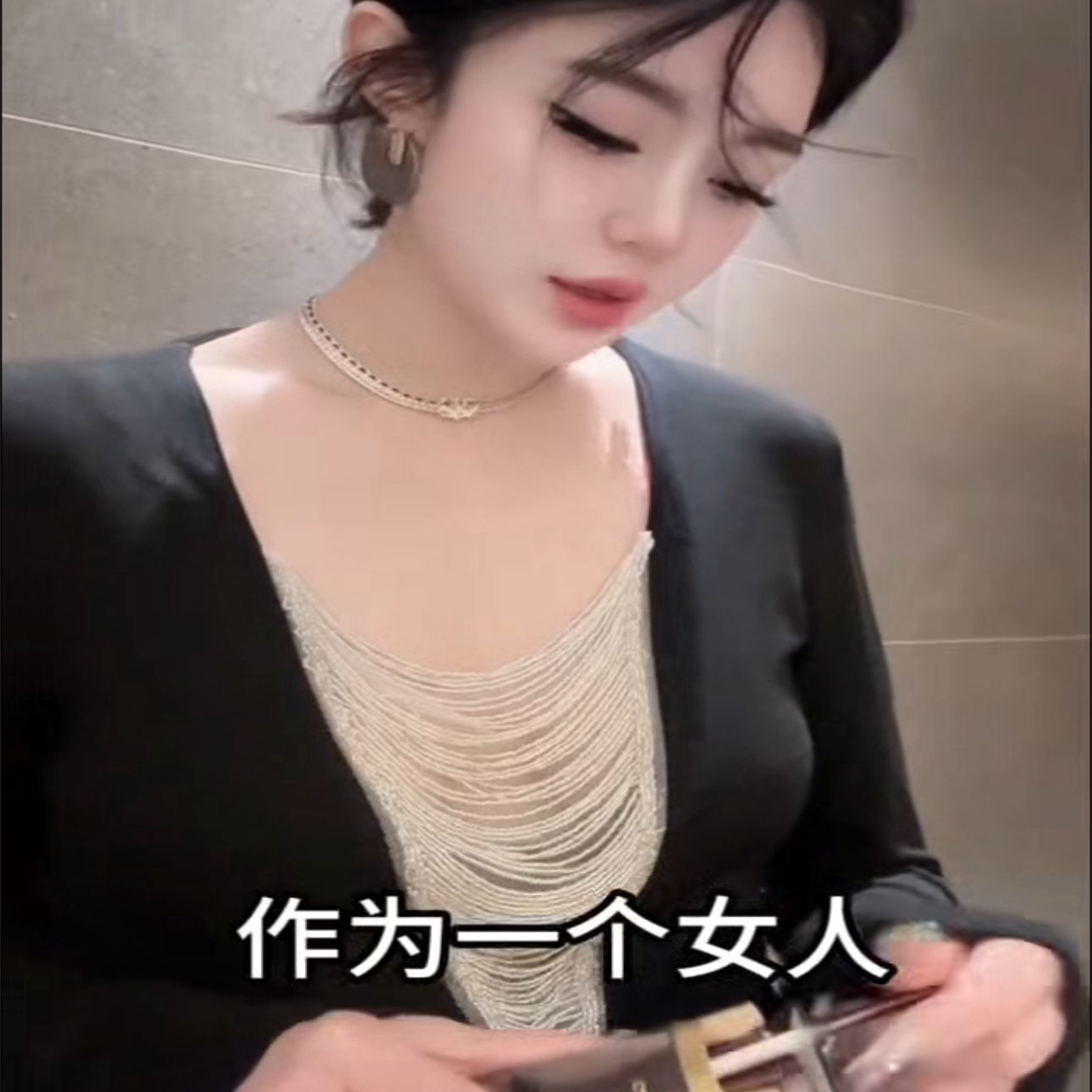 早秋网红新款时尚显气质瘦高级感洋气法式设计性感拼接欧货女小衫