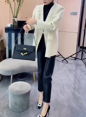 241073大爱美依缘2025新款时尚宽松无领西服外套洋气小脚皮裤女装