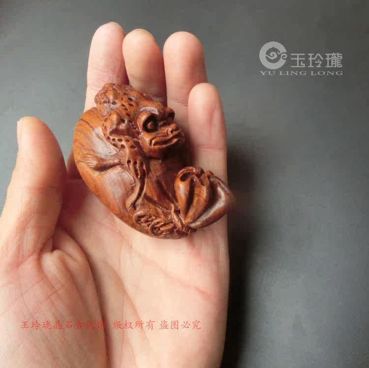 金蟾钱袋木雕手把件花梨木口袋玩件木把件红木实木雕刻挂件招财木