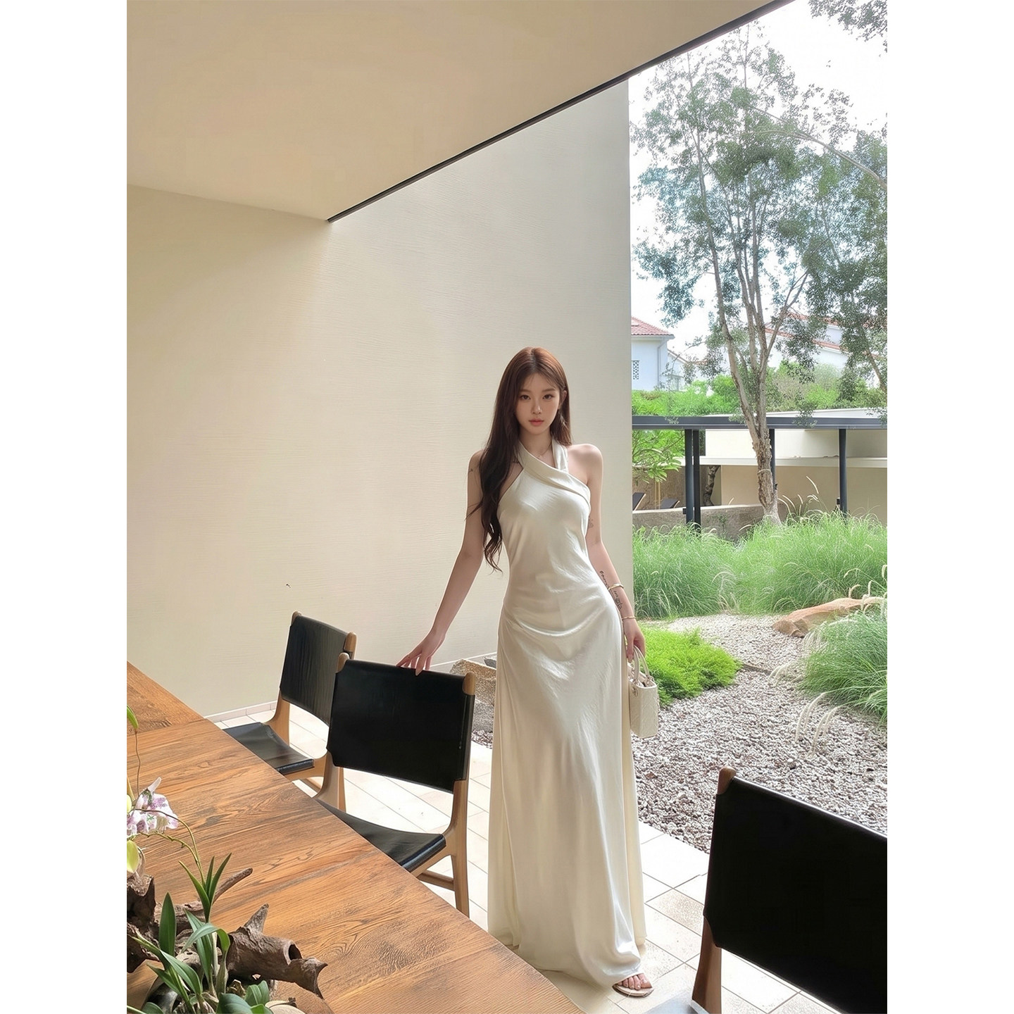 专柜正品法式气质缎面挂脖连衣裙女夏季高级感收腰显瘦露背长裙子