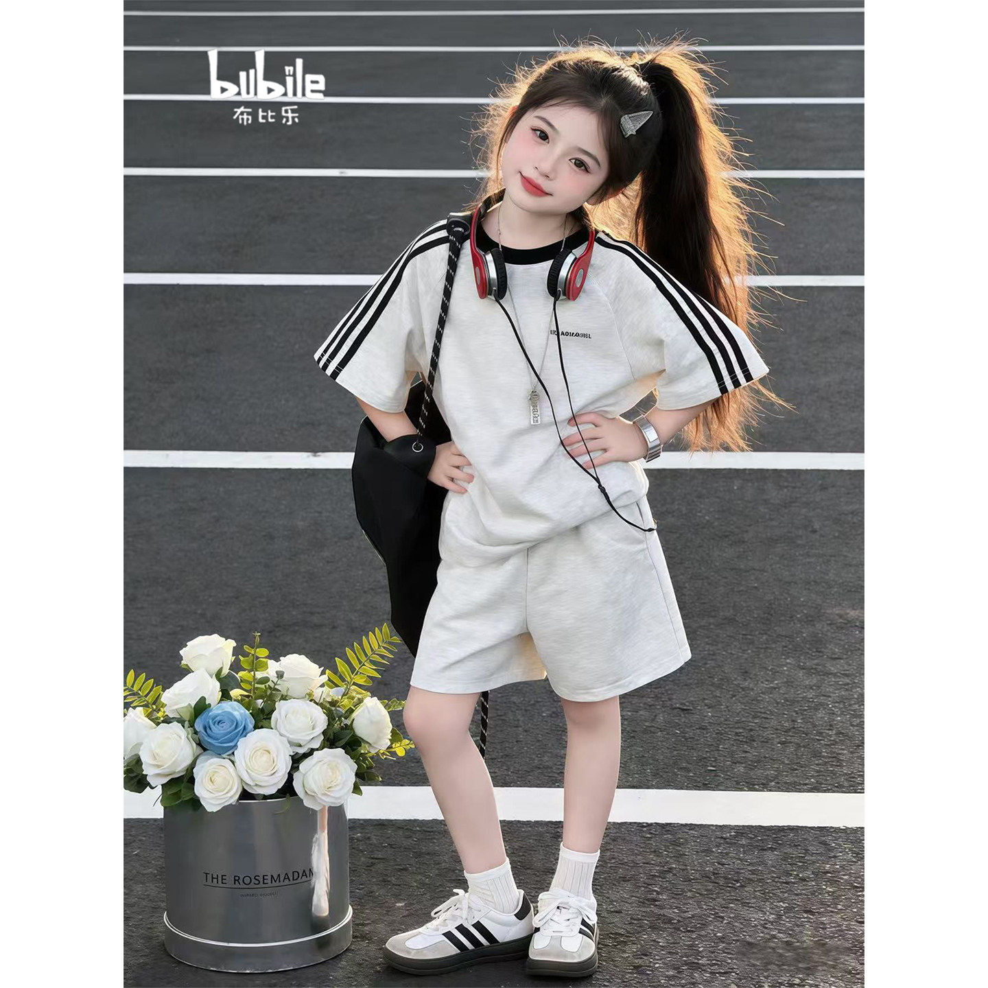 女童套装2026新款巨好看夏装中大童三条杠短袖运动T恤短裤两件套