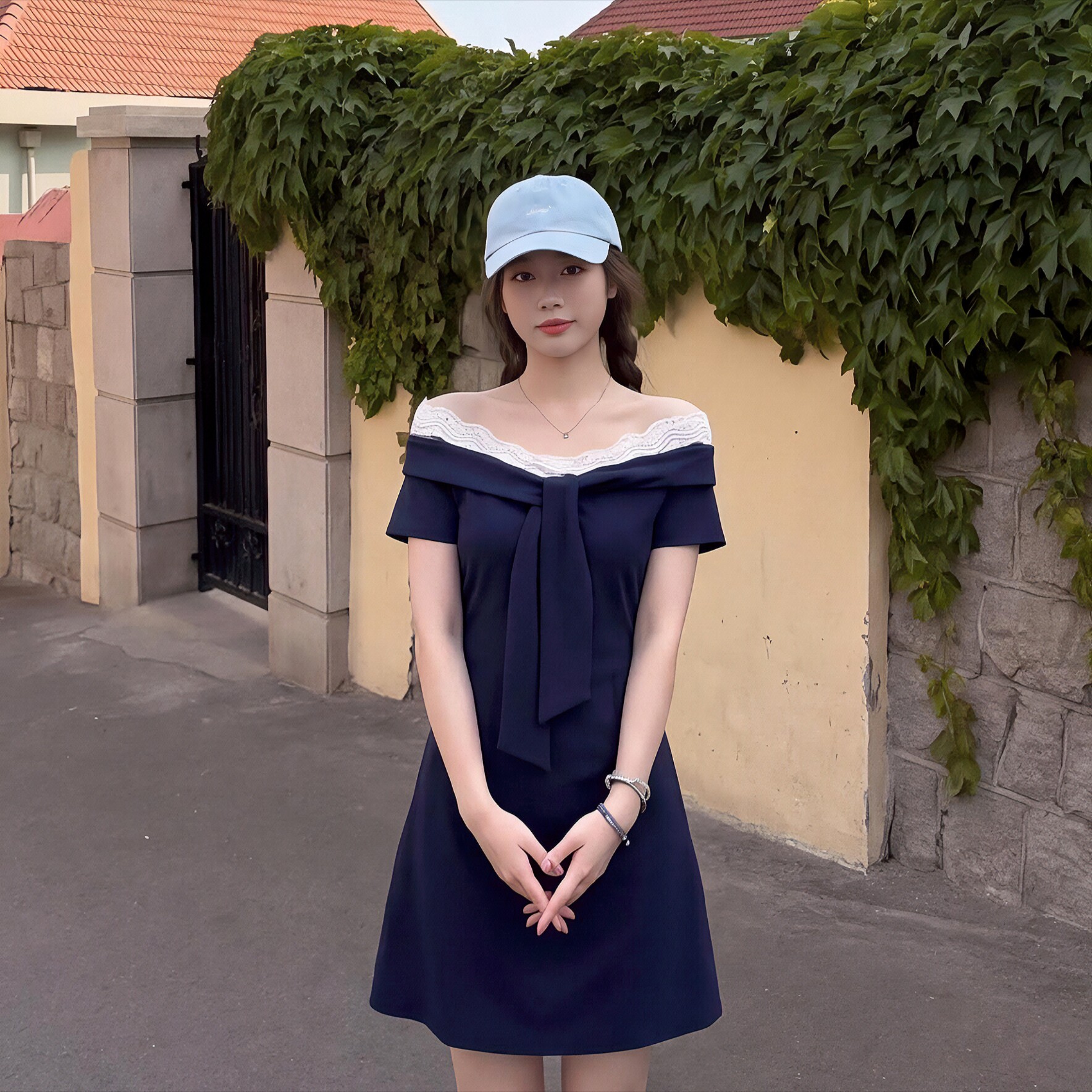 专柜正品法式V领蕾丝连衣裙女修身显瘦短袖深蓝色气质短裙
