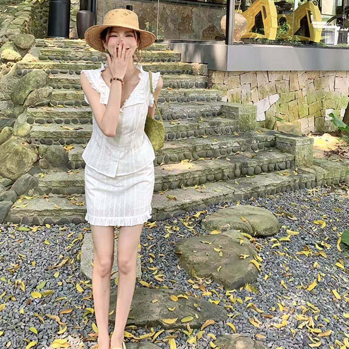 专柜正品法式白色套装女夏季立体花朵翻领无袖衬衫木耳边a字包臀